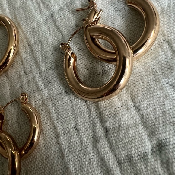 SHEIN - Simple Gold Hoop Earrings - Picture 5 of 6
